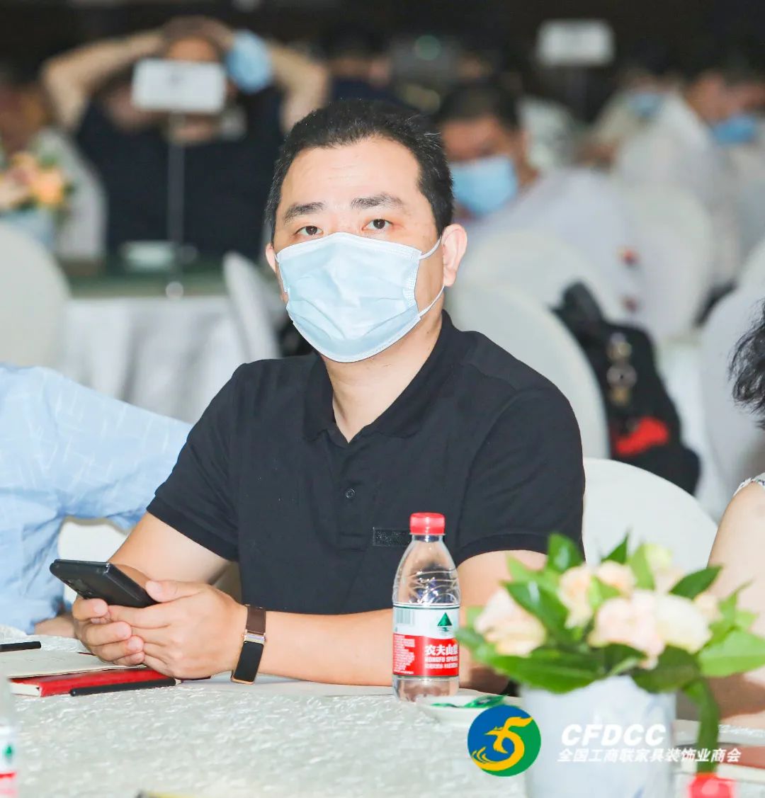 定制中國(guó)好浴室！浪鯨衛(wèi)浴被授予“定制家居專業(yè)委員會(huì)副會(huì)長(zhǎng)”稱號(hào)3.jpg