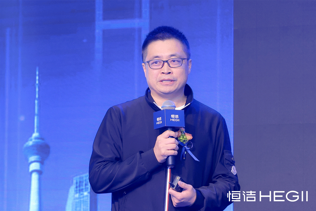 6、GIF：優(yōu)居張?jiān)洪L、網(wǎng)易家居胡總演講照.gif